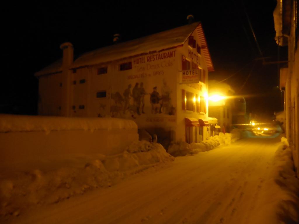 Les Deux Cols 2*